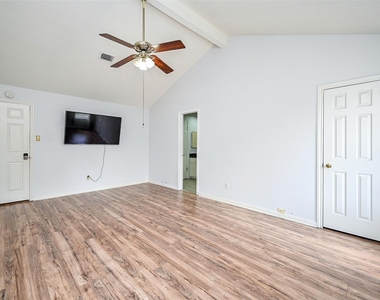 14431 Royal Hill Drive - Photo Thumbnail 13