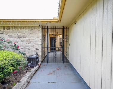 14431 Royal Hill Drive - Photo Thumbnail 4