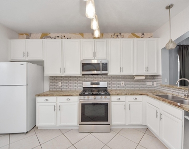 18315 Brenwood Menor Drive - Photo Thumbnail 12