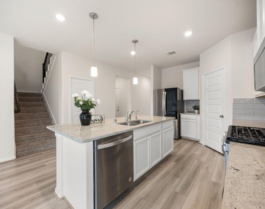 2226 Royal Ann Way - Photo Thumbnail 7