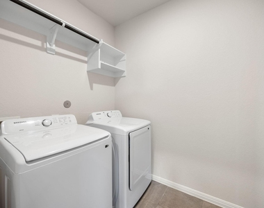 2226 Royal Ann Way - Photo Thumbnail 16
