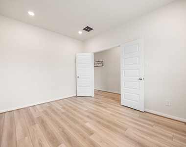 2226 Royal Ann Way - Photo Thumbnail 2