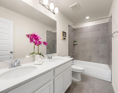 2226 Royal Ann Way - Photo Thumbnail 25