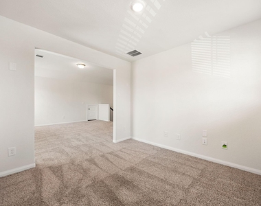2226 Royal Ann Way - Photo Thumbnail 22
