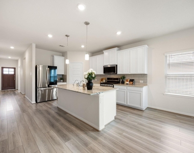 2226 Royal Ann Way - Photo Thumbnail 3
