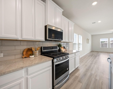 2226 Royal Ann Way - Photo Thumbnail 4