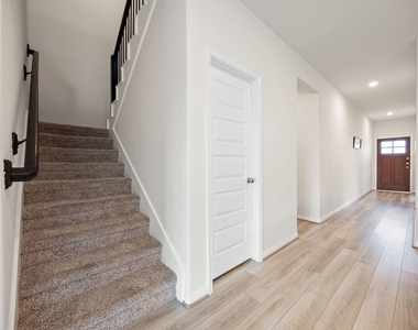 2226 Royal Ann Way - Photo Thumbnail 18