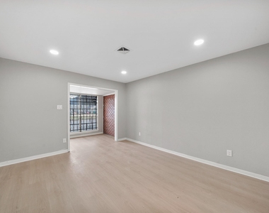 9347 Clearway Drive - Photo Thumbnail 4