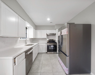 9347 Clearway Drive - Photo Thumbnail 6