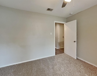 3419 Shadowcrest Lane - Photo Thumbnail 12