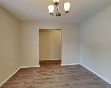 3419 Shadowcrest Lane - Photo Thumbnail 4