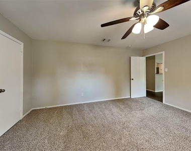 3419 Shadowcrest Lane - Photo Thumbnail 9