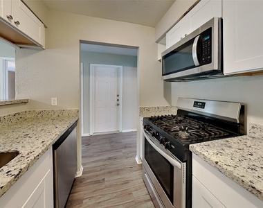 3419 Shadowcrest Lane - Photo Thumbnail 3