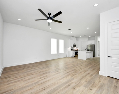 8313 Venus Street - Photo Thumbnail 2