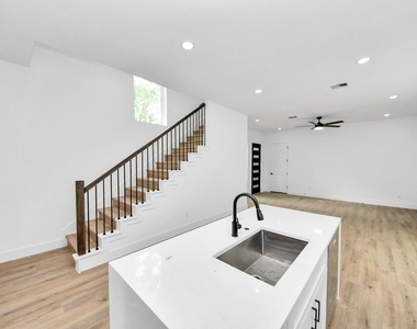 8313 Venus Street - Photo Thumbnail 11