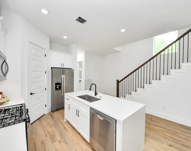 8313 Venus Street - Photo Thumbnail 9