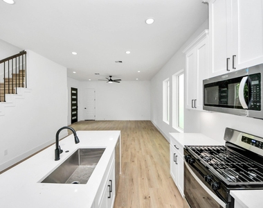 8313 Venus Street - Photo Thumbnail 10