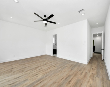 8313 Venus Street - Photo Thumbnail 16
