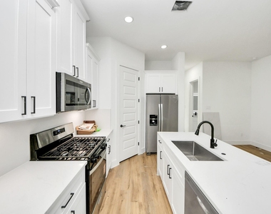 8313 Venus Street - Photo Thumbnail 8