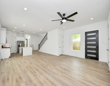 8313 Venus Street - Photo Thumbnail 3