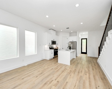 8313 Venus Street - Photo Thumbnail 7