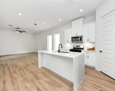 8313 Venus Street - Photo Thumbnail 12