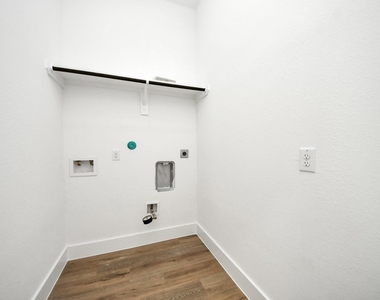 8313 Venus Street - Photo Thumbnail 14