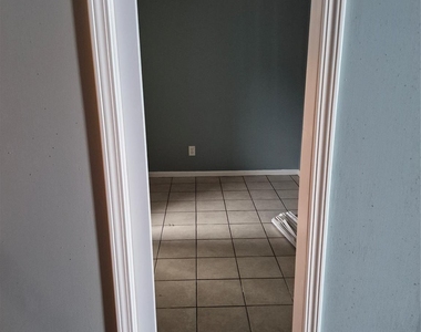 3506 Cove View Boulevard - Photo Thumbnail 7