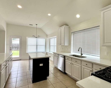 7510 Golden Thistle Lane - Photo Thumbnail 23