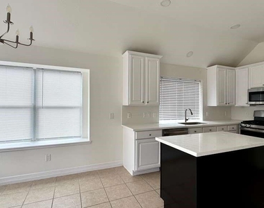 7510 Golden Thistle Lane - Photo Thumbnail 21