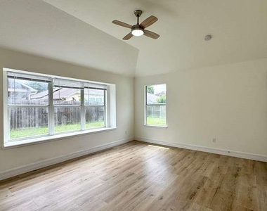 7510 Golden Thistle Lane - Photo Thumbnail 15