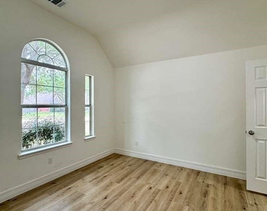 7510 Golden Thistle Lane - Photo Thumbnail 13