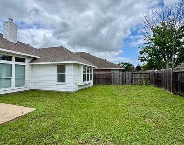 7510 Golden Thistle Lane - Photo Thumbnail 28