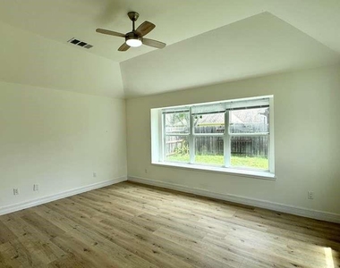 7510 Golden Thistle Lane - Photo Thumbnail 16