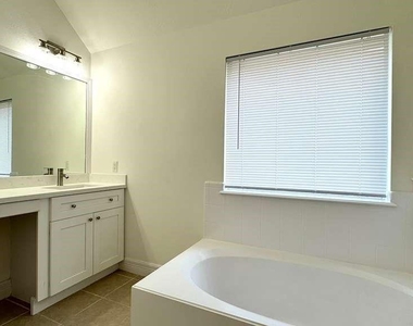 7510 Golden Thistle Lane - Photo Thumbnail 11