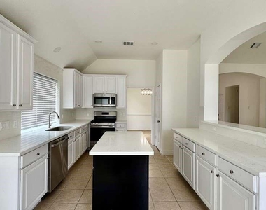 7510 Golden Thistle Lane - Photo Thumbnail 24