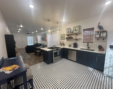 4009 Avenue L - Photo Thumbnail 5