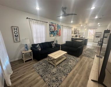 4009 Avenue L - Photo Thumbnail 2