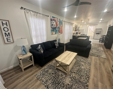 4009 Avenue L - Photo Thumbnail 3