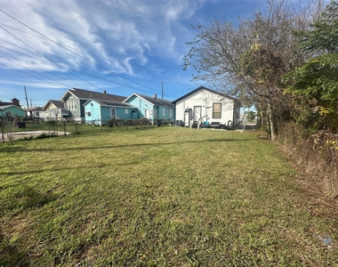 4009 Avenue L - Photo Thumbnail 10