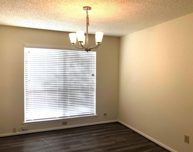 4819 Sunshine Drive - Photo Thumbnail 3