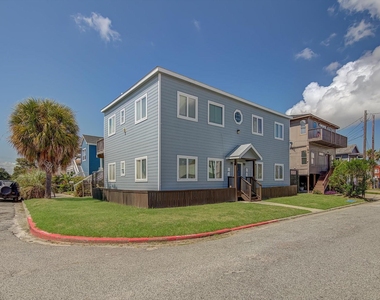 1017 11th Street - Photo Thumbnail 2