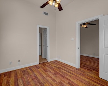 1017 11th Street - Photo Thumbnail 16