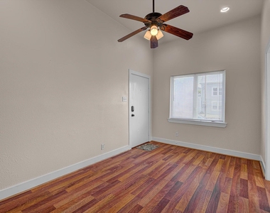 1017 11th Street - Photo Thumbnail 4