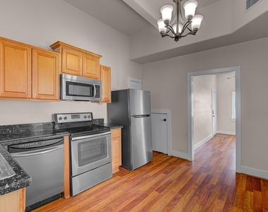 1017 11th Street - Photo Thumbnail 9