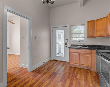 1017 11th Street - Photo Thumbnail 8
