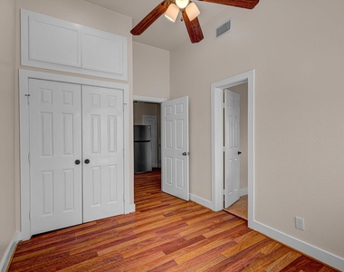 1017 11th Street - Photo Thumbnail 11