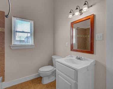 1017 11th Street - Photo Thumbnail 12