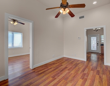 1017 11th Street - Photo Thumbnail 6