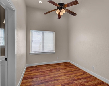 1017 11th Street - Photo Thumbnail 10
